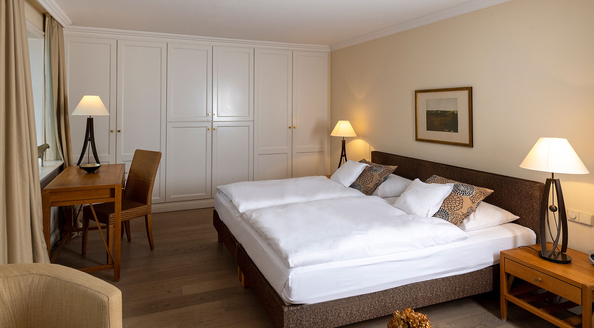 Jetzt-Sylt-04-KOMFORT-DOPPELZIMMER-MIT-TERRASSE-2025-benen-diken-hof-keitum-sylt-8